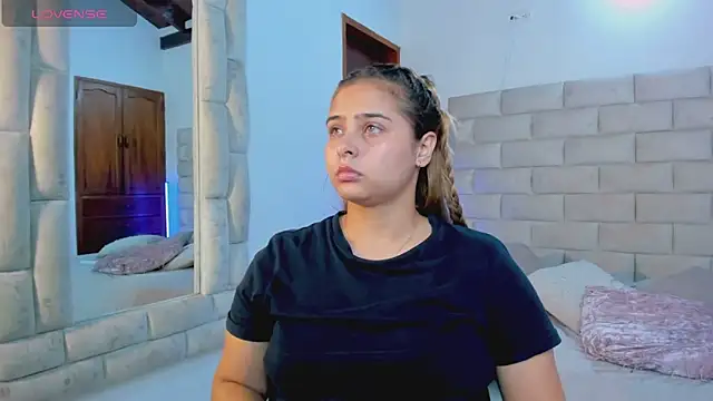 MikaelaStone Chat XXX in diretta