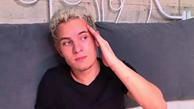 SamMiler Show in webcam