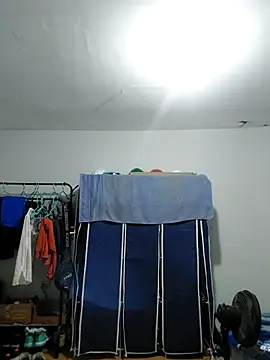 thom_1 Live XXX-Chat