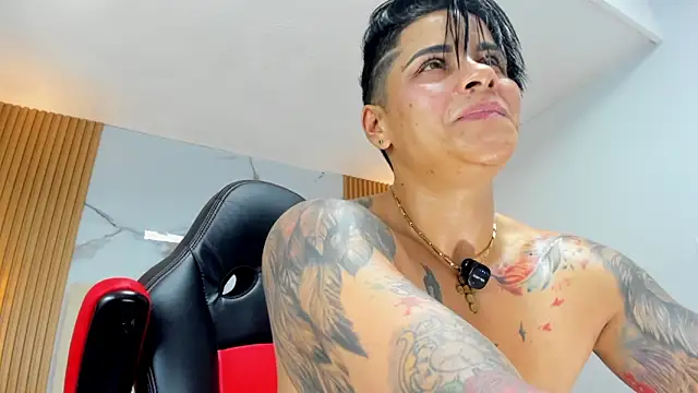 KAROLLJONES1 Adlı Modelin Canlı XXX Sohbeti