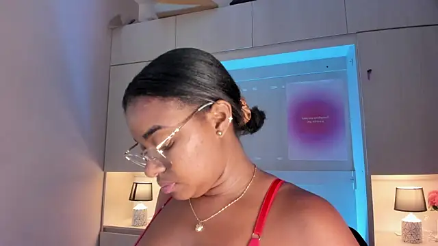Chat +18 de tamaraa_smiith ao vivo