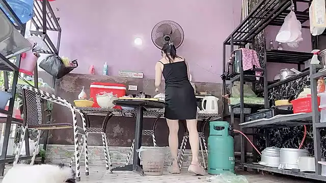 LinhChi_9x's Live XXX Chat
