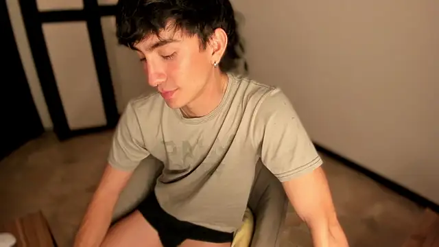 Онлайн чат XXX sweettaaron01