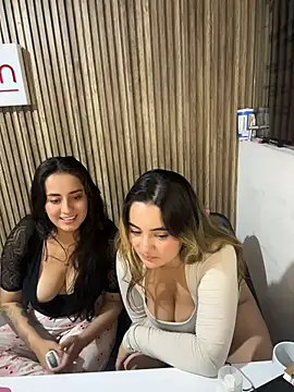 Antonella_Julieta Webcam show