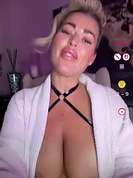 Carmel_Louise Pertunjukan Webcam