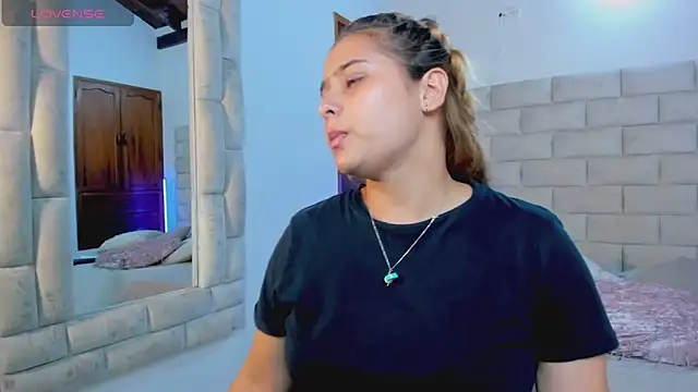 MikaelaStone Live XXX-Chat