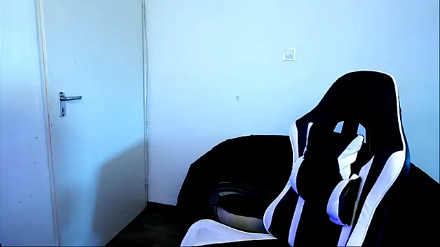 ShyHotNerd Chat XXX live