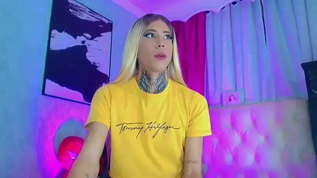 Julia_Bulette1n Webbikameraesitys