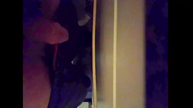 hairyuncut00's Live XXX Chat