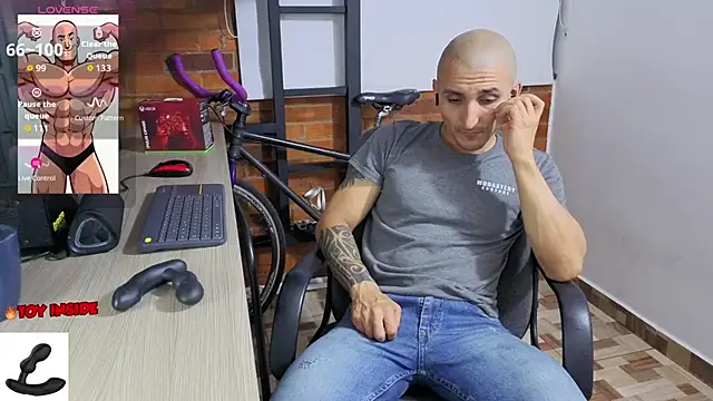 Marck_Muscle: онлайн-секс-чат