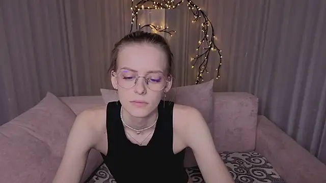 kittie_like18 Show in webcam