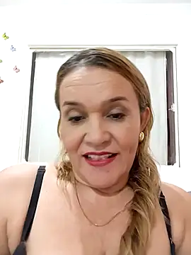 charlotte_milf30 Adlı Modelin Canlı XXX Sohbeti