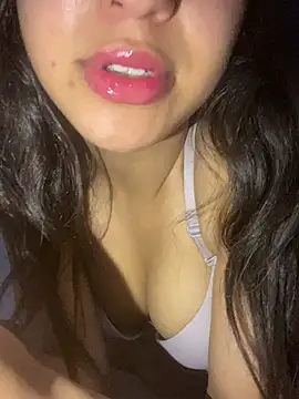 Nour-Lina Show in webcam