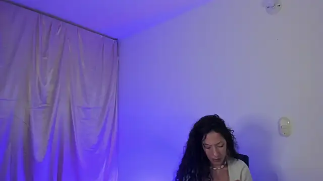 Онлайн чат XXX Lucia_Fuster