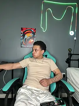 l-laross Chat XXX live