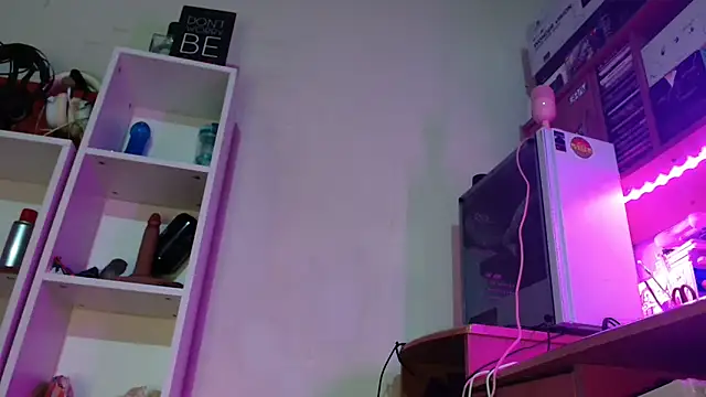 SmokyDeen Live XXX chat