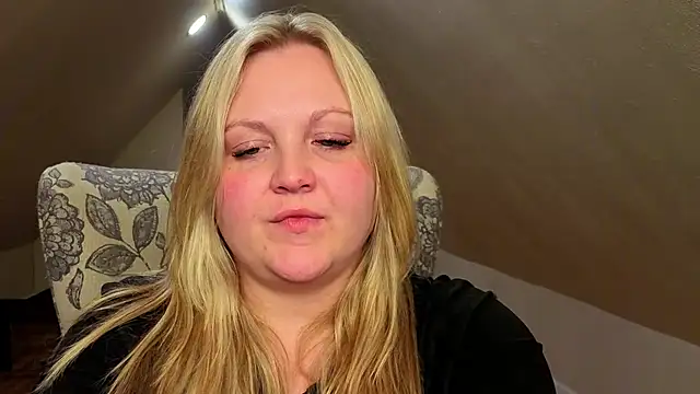 PhatAssBlond's Webcam Show