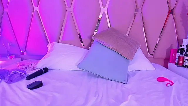 Emily_Black1 élő XXX-chatje
