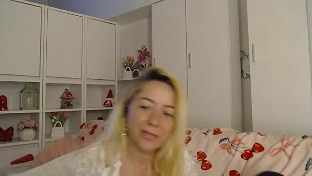 Chatroom XXX en direct de _karolynesyera_