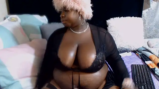 CyanBitch Show in webcam