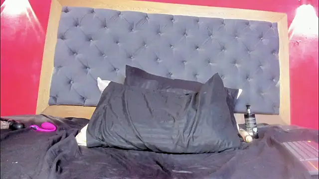 YayaHilton Chat XXX in diretta