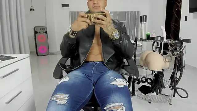Chat XXX ao vivo de master_leather