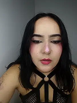 lucyparker_28 Adlı Modelin Canlı XXX Sohbeti