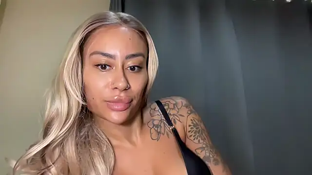 Chat XXX ao vivo de CoCo-Queen