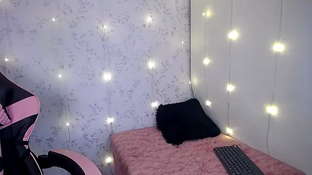 manelike_ élő XXX-chatje
