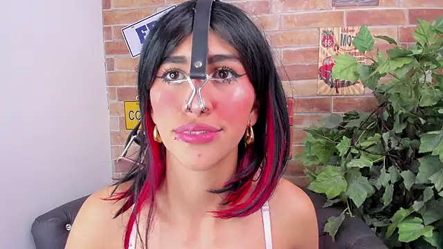 miss___taylor élő XXX-chatje