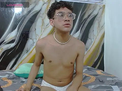 LAYAN_FEMBOY webcam show