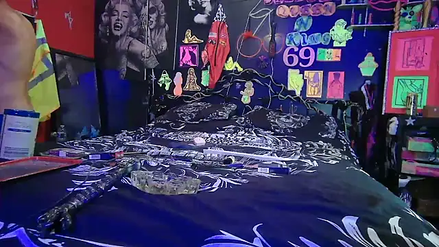 DaddyAndSplashQueen Chat XXX in diretta