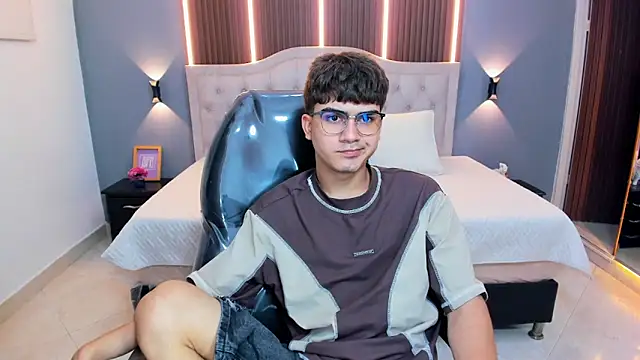 Chatroom XXX en direct de Tommy18__