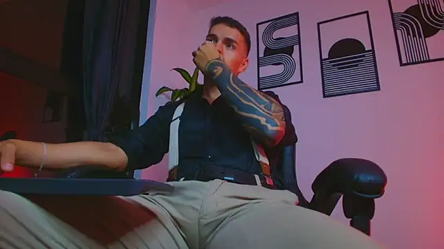 XXX chat uživo modela ALPHA_DOMINUS_