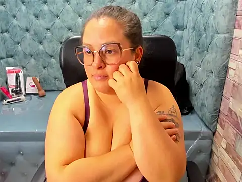 Sarah_Boobs_'s Live XXX Chat