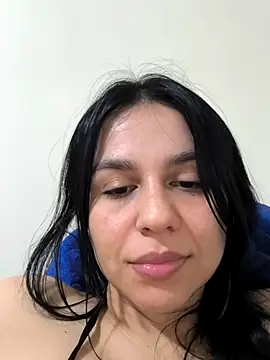 Daniela-rosee live XXX chat