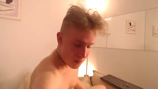 AlexxSweet: вебкам-шоу