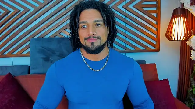 Show modela MikeEstevess na web-kameri