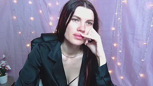 MilaLoona Adlı Modelin Canlı XXX Sohbeti