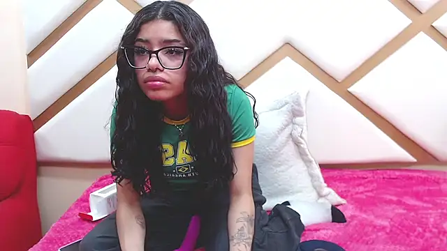 Issaa_Tyler's Live XXX Chat
