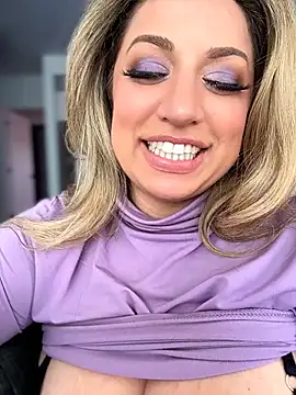 miamellycious Adlı Modelin Canlı XXX Sohbeti