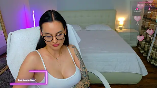Chat +18 de LexieRosse ao vivo
