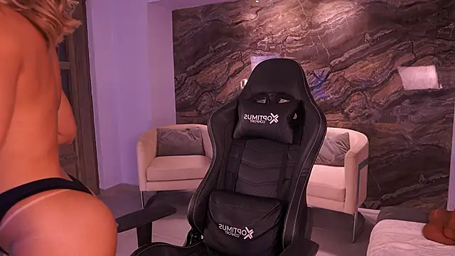 KylaMorrison's Live XXX Chat