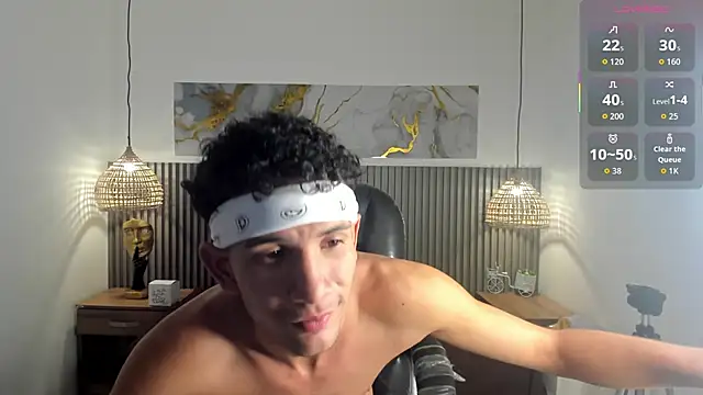 JDWhite18 Show in webcam