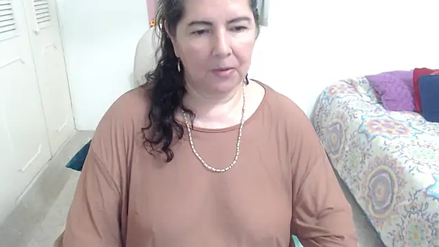 leonela_69のライブXXXチャット
