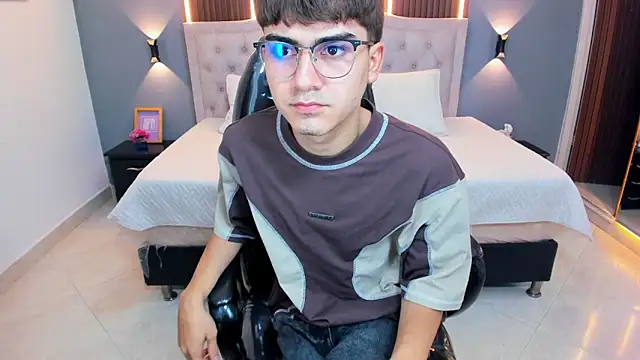 Živý XXX chat Tommy18__