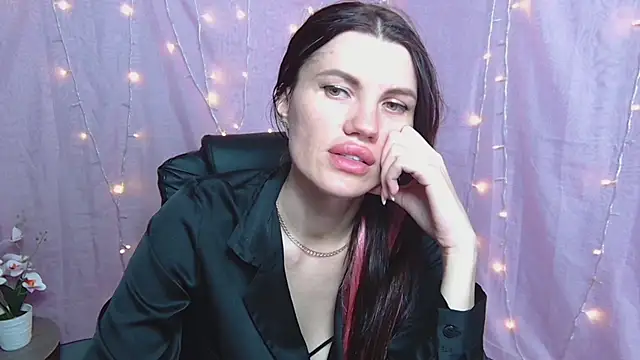 MilaLoona Chat XXX live