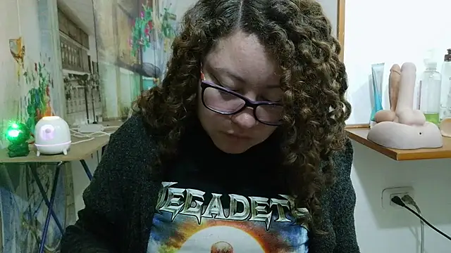 curly_greeneyed live XXX chat
