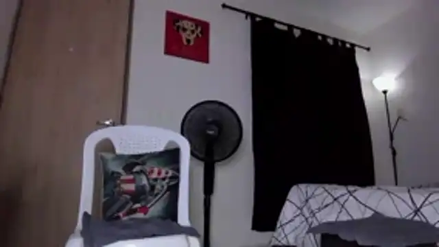 Cloudy_pigDude webcam show
