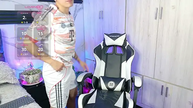 XXX chat uživo modela Saimonvela